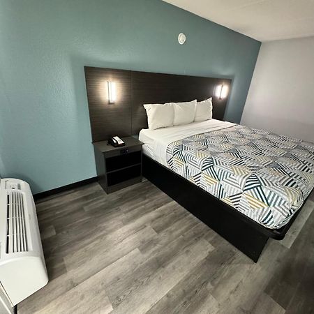 Studio 6 Suites East Syracuse Airport Exterior photo