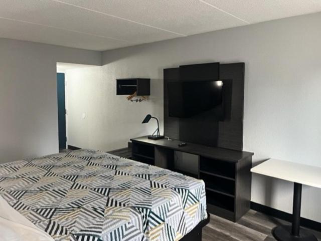 Studio 6 Suites East Syracuse Airport Exterior photo
