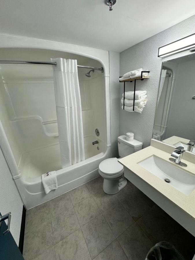 Studio 6 Suites East Syracuse Airport Exterior photo